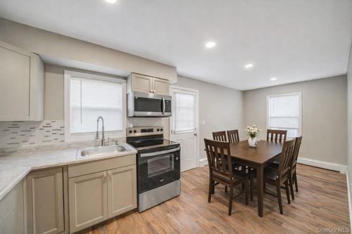 130 5th Avenue, Islip, NY, 11706 | Card Image
