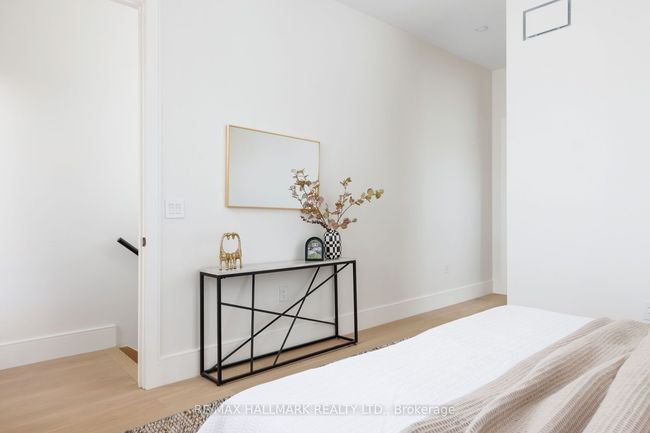 108 Crawford St, House attached with 6 bedrooms, 5 bathrooms and 3 parking in Toronto ON | Image 23
