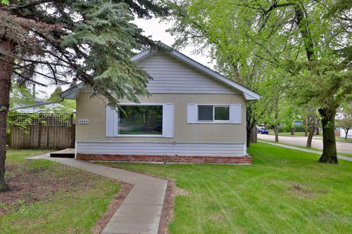 4624 56 St, Camrose, AB, T4V2C3 | Card Image