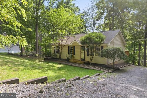 997 Wilderness Rd, LINDEN, VA, 22642-5819 | Card Image