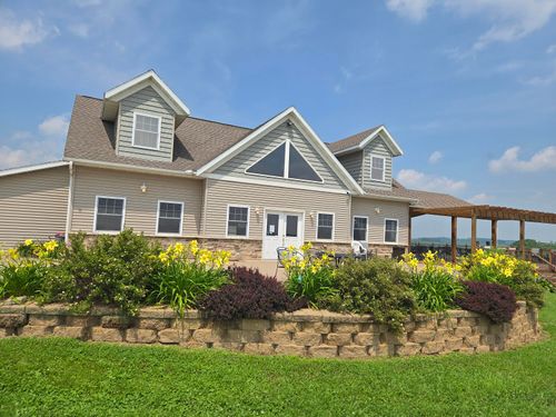 3426 Peterson Ln, Viroqua, WI, 54665-7035 | Card Image