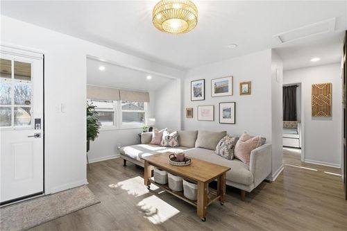 110 W 6th St, Knob Noster, MO, 65336-1104 | Card Image