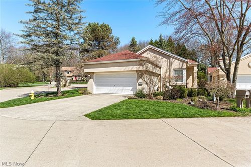 447 Armante Court, Akron, OH, 44313 | Card Image