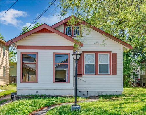 4911 Demontluzin St, New Orleans, LA, 70122-6202 | Card Image