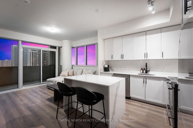 1011 - 9000 Jane St, Condo with 2 bedrooms, 2 bathrooms and 1 parking in Concord ON | Image 10