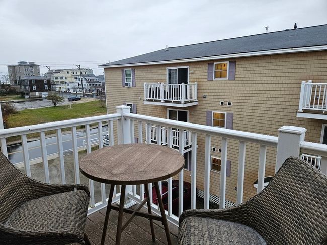 UNIT-11 - 20 Cable Ave, Condo with 2 bedrooms, 1 bathrooms and 2 parking in Salisbury MA | Image 29