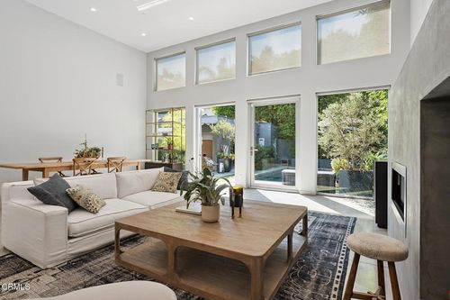 329 Westbourne Dr, West Hollywood, CA, 90048-1909 | Card Image