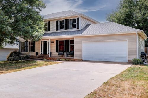 609 E 33rd Ave, Winfield, KS, 67156-8708 | Card Image