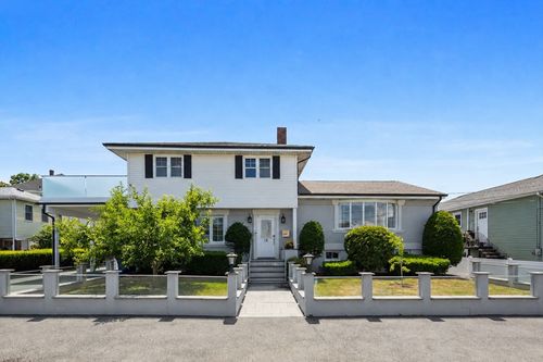 15 Sullivan St, Revere, MA, 02151-2330 | Card Image