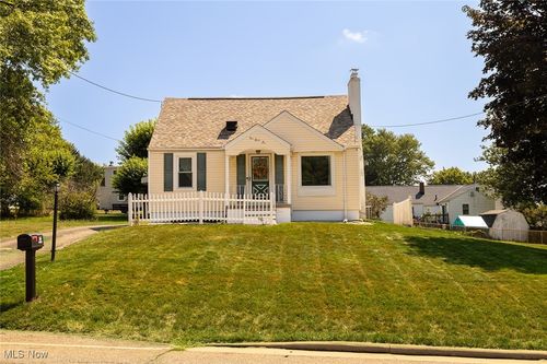 166 California Ave, Louisville, OH, 44641-2307 | Card Image