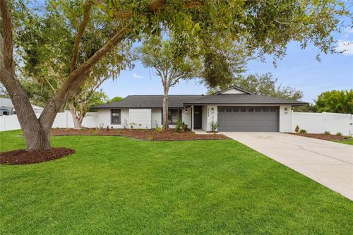 2054 Racimo Dr, SARASOTA, FL, 34240-9427 | Card Image