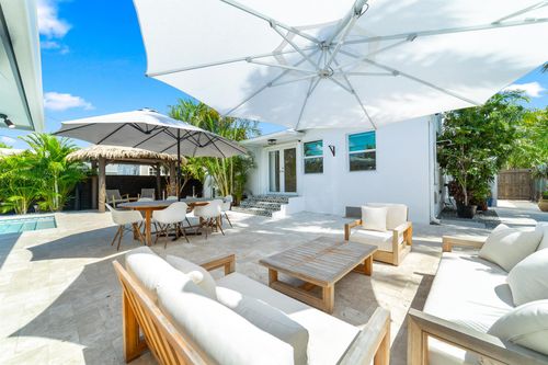 425 32nd Street, West Palm Beach, FL, 33407 | Card Image
