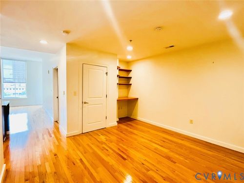 u318-230 N 6th St, Richmond, VA, 23219-1810 | Card Image
