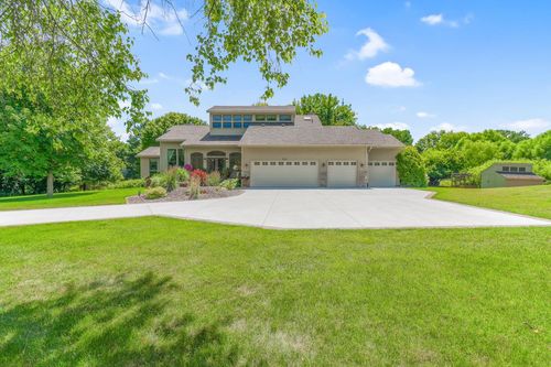 8141 Maplewood Ter, Chanhassen, MN, 55317-9661 | Card Image