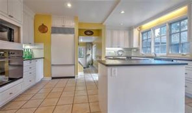 2722 Montcalm Cres Sw, House detached with 4 bedrooms, 2 bathrooms and 3 parking in Calgary AB | Image 6