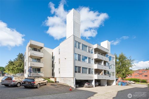 7919 Wallingford Ave N, Seattle, WA, 98103-4974 | Card Image