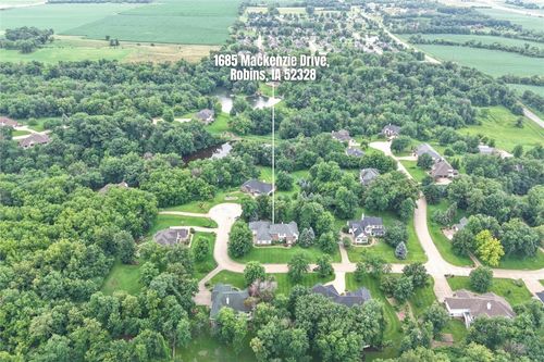 1685 Mackenzie Dr, Cedar Rapids, IA, 52411-9503 | Card Image