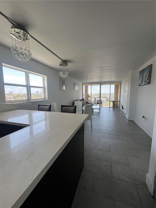 623-e-1750 Ne 191st St, Miami, FL, 33179-4284 | Card Image