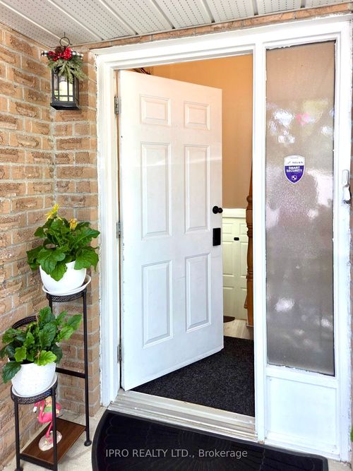 2586 Foxmeadow Rd, Peterborough, ON, K9L1X2 | Card Image