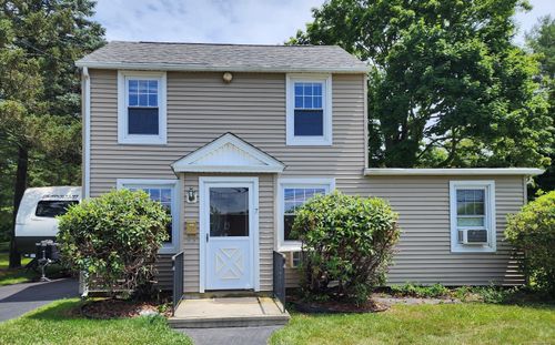 7 E Pattagansett Rd, Niantic, CT, 06357-2311 | Card Image