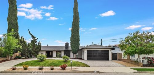 8 W Janss Rd, Thousand Oaks, CA, 91360-3326 | Card Image
