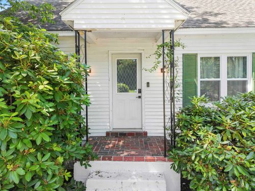 18 Warren Ave, Manchester, NH, 03102-1326 | Card Image