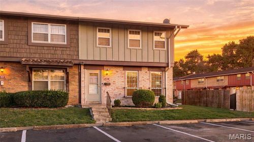 8813 Santa Bella Dr, Hazelwood, MO, 63042-2919 | Card Image