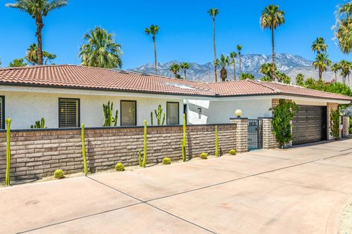 5365 E Cherry Hills Dr, Palm Springs, CA, 92264-5927 | Card Image