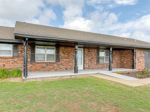 202 Walter Way, Anadarko, OK, 73005-6008 | Card Image