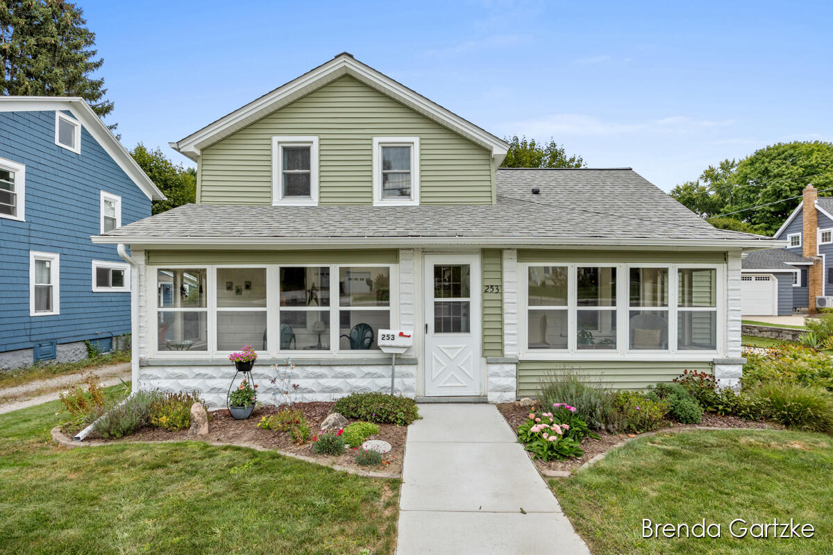 Courtland St, Rockford, MI 49341