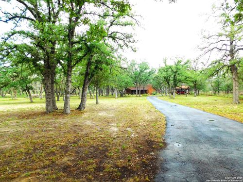 525 Cherry Rdg, Floresville, TX, 78114-6206 | Card Image
