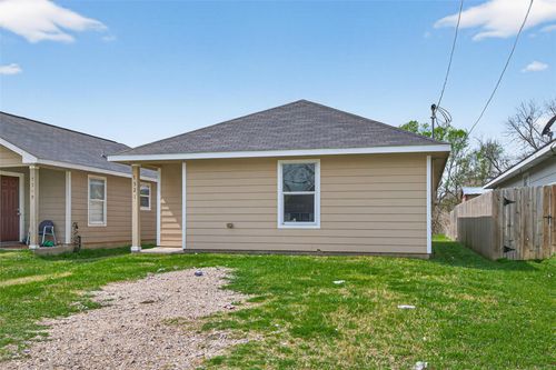 7521 Dyer St, Houston, TX, 77088-7633 | Card Image