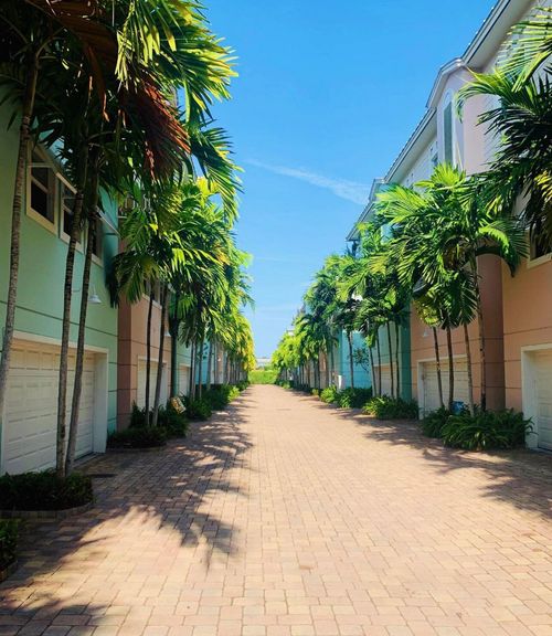 425 Ne 1st St, Pompano Beach, FL, 33060-6201 | Card Image