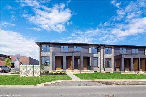 39 Wellspring Way, Fonthill, ON, L0S1E6 | Card Image