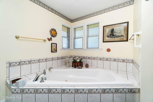 6042 Dolphin Rd, House other with 3 bedrooms, 2 bathrooms and 2 parking in Oriental NC | Image 30