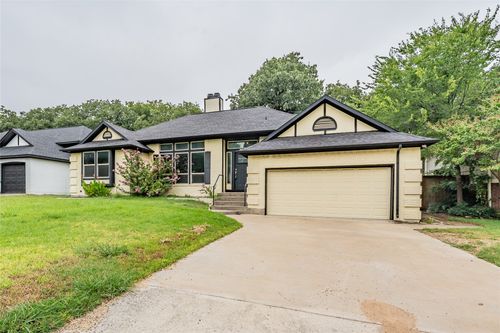 6833 Parkwood Dr, North Richland Hills, TX, 76182-7647 | Card Image