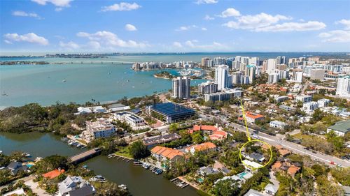 813 Hudson Ave, SARASOTA, FL, 34236-7713 | Card Image