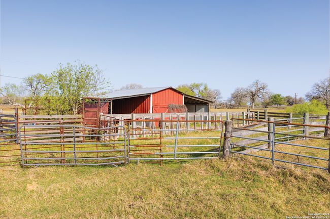 343 Batey Rd, Home with 3 bedrooms, 2 bathrooms and null parking in Nixon TX | Image 20