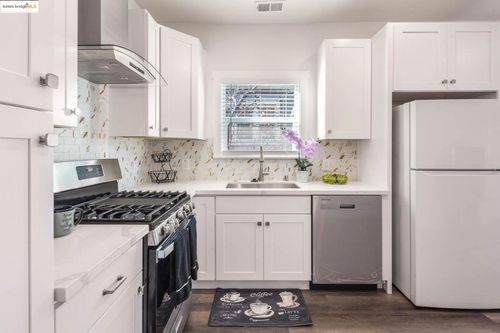 1226 50th Ave, Oakland, CA, 94601-5102 | Card Image
