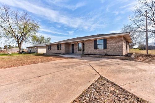 604 N Missouri St, Elmore City, OK, 73433-9352 | Card Image