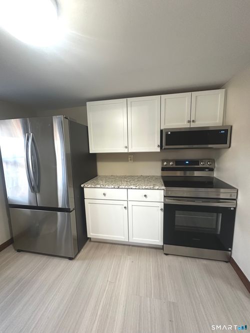 6 Erin St, Middletown, CT, 06457-2609 | Card Image