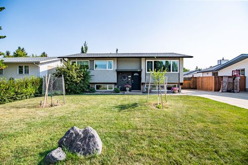21 Malcolm Cres, Red Deer, AB, T4N0J9 | Card Image