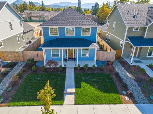 1019 Sw J St, Grants Pass, OR, 97526-2625 | Card Image