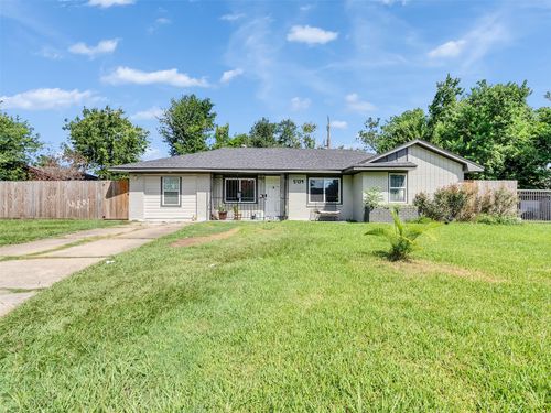 5739 Waterford Dr, Houston, TX, 77033-2420 | Card Image