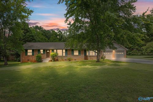 526 Trousdale Dr Sw, Huntsville, AL, 35802-1746 | Card Image