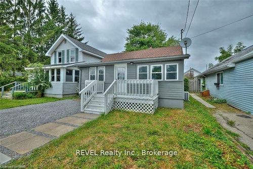 3842 Roxborough Ave, Crystal Beach, ON, L0S1B0 | Card Image