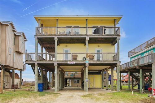 111 Yucca Ave, Surfside Beach, TX, 77541-8980 | Card Image