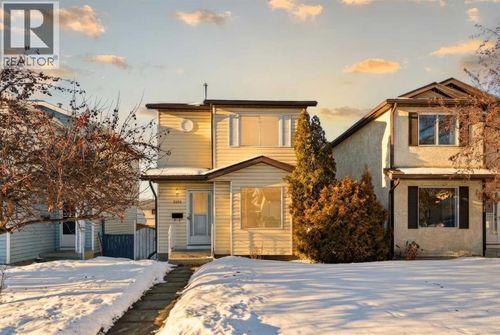 7352 59 Ave, Red Deer, AB, T4P3L9 | Card Image