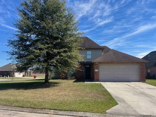 22508 Balmoral Dr, Denham Springs, LA, 70726-8831 | Card Image