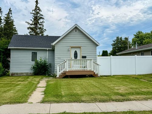 709 Center St E, Roseau, MN, 56751-1226 | Card Image
